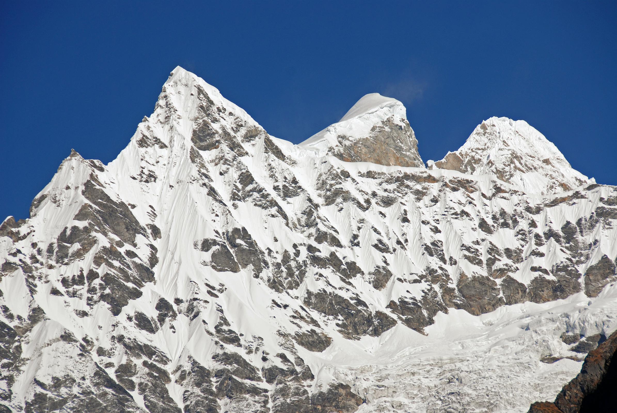 Rolwaling 05 03 Gauri Shankar South and North Summits From Between Beding and Na